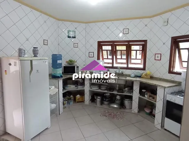 Casa com 250m² 4 quartos e 3 banheiros, à venda, no bairro Martin de Sá em Caraguatatuba