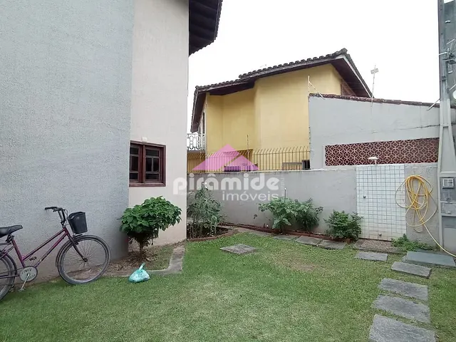 Casa com 250m² 4 quartos e 3 banheiros, à venda, no bairro Martin de Sá em Caraguatatuba