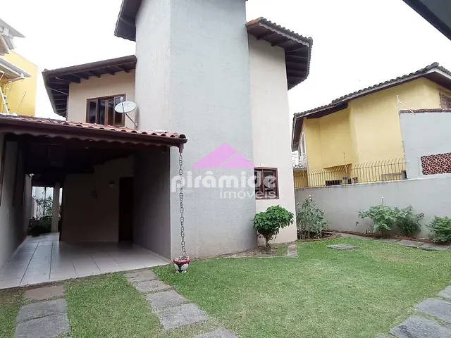 Casa com 250m² 4 quartos e 3 banheiros, à venda, no bairro Martin de Sá em Caraguatatuba