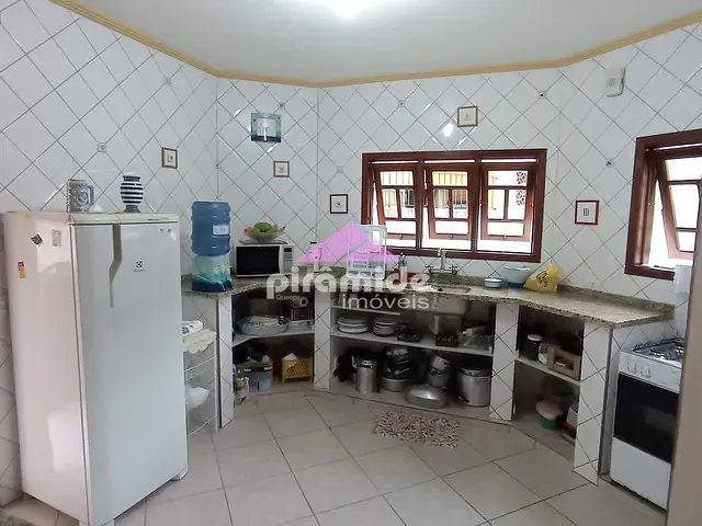 Casa com 250m² 4 quartos e 3 banheiros, à venda, no bairro Martin de Sá em Caraguatatuba