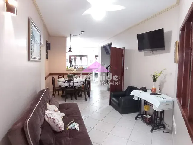Casa com 250m² 4 quartos e 3 banheiros, à venda, no bairro Martin de Sá em Caraguatatuba