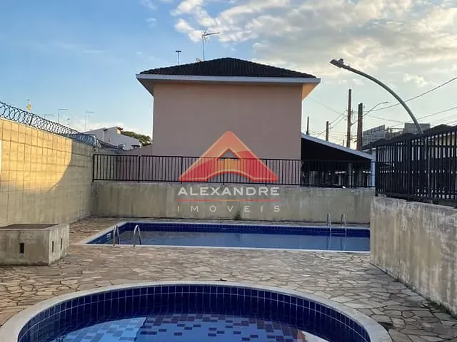 Casa com 100m² 3 quartos e 1 banheiro, à venda, no bairro Parque dos Ipês em São José dos Campos