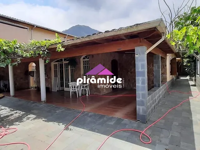 Casa com 390m² 3 quartos e 3 banheiros, à venda, no bairro Cidade Jardim em Caraguatatuba