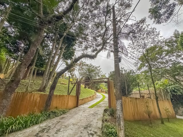Casa com 1200m² 4 quartos e 5 banheiros, à venda, no bairro Nova Fazendinha em São Paulo