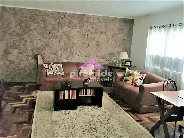 Casa com 360m² 4 quartos e 3 banheiros, à venda, no bairro Jardim das Colinas em São José dos Campos