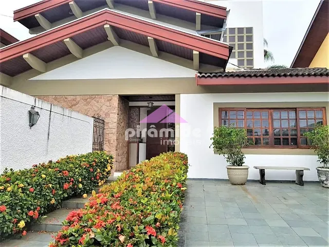 Casa com 360m² 4 quartos e 3 banheiros, à venda, no bairro Jardim das Colinas em São José dos Campos