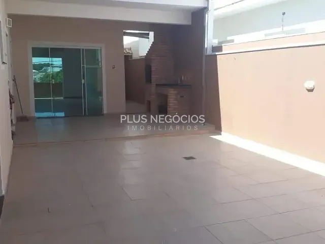 Casa com 300m² 3 quartos e 3 banheiros, para alugar, no bairro Parque Residencial Villa dos Inglezes em Sorocaba