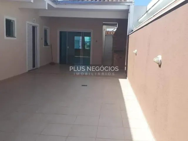 Casa com 300m² 3 quartos e 3 banheiros, para alugar, no bairro Parque Residencial Villa dos Inglezes em Sorocaba