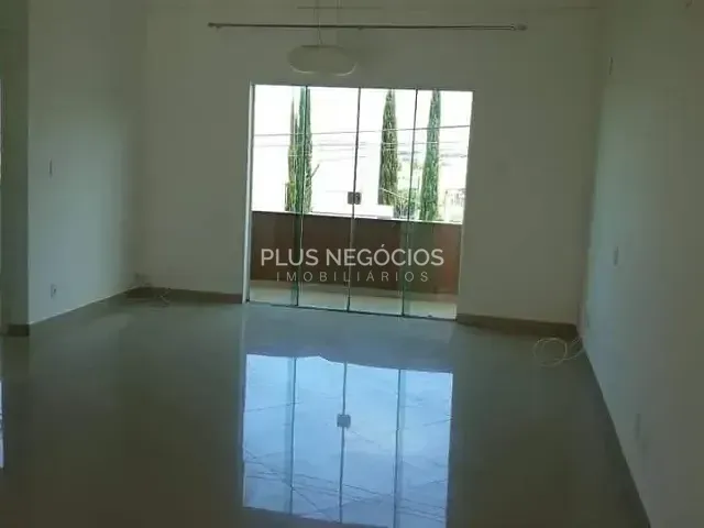 Casa com 300m² 3 quartos e 3 banheiros, para alugar, no bairro Parque Residencial Villa dos Inglezes em Sorocaba