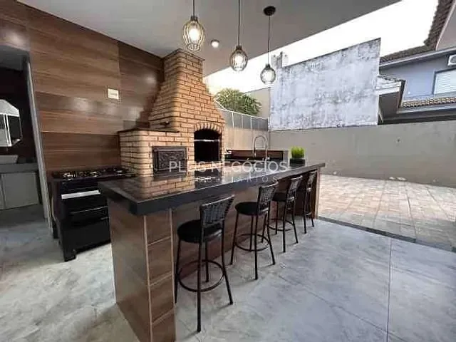 Casa com 300m² 4 quartos e 6 banheiros, à venda, no bairro Iporanga em Sorocaba