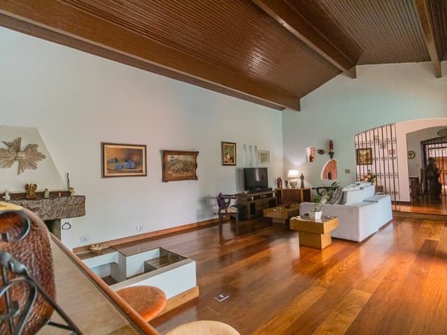 Casa com 500m² 4 quartos e 4 banheiros, à venda, no bairro Jardim Prudência em São Paulo
