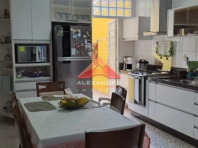Casa com 125m² 3 quartos e 1 banheiro, à venda, no bairro Jardim Itapoã em São José dos Campos