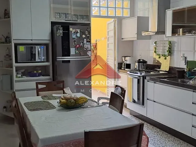 Casa com 125m² 3 quartos e 1 banheiro, à venda, no bairro Jardim Itapoã em São José dos Campos