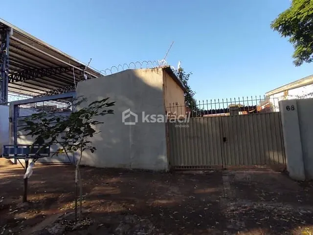 Casa com 500m² 3 quartos e 1 banheiro, à venda, no bairro Monte Castelo em Campo Grande