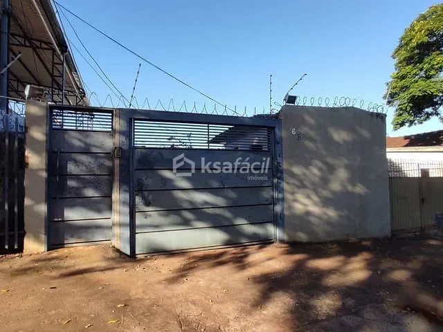 Casa com 500m² 3 quartos e 1 banheiro, à venda, no bairro Monte Castelo em Campo Grande