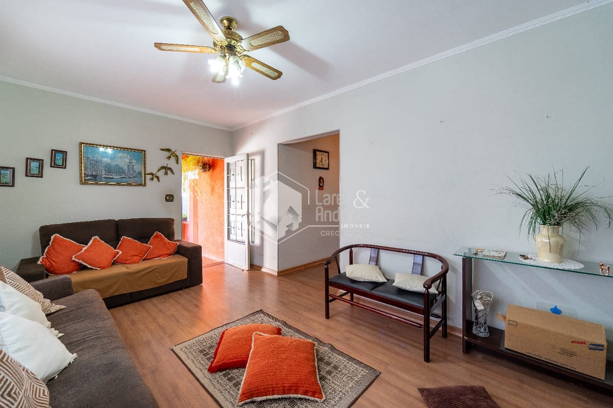 Casa à venda com 3 quartos, 181m² - Foto 1