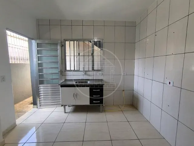 Casa com 250m² 1 quarto e 1 banheiro, para alugar, no bairro Jardim Angelina em São Paulo