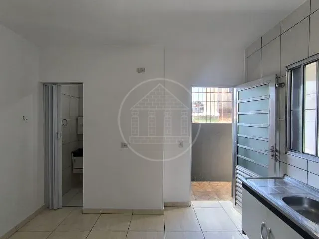 Casa com 250m² 1 quarto e 1 banheiro, para alugar, no bairro Jardim Angelina em São Paulo