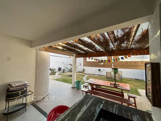 Casa com 300m² 5 quartos e 4 banheiros, à venda, no bairro Urbanova em São José dos Campos