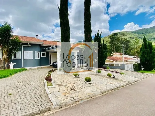 Casa com 1040m² 3 quartos e 4 banheiros, à venda, no bairro Condomínio Flamboyant-B em Atibaia