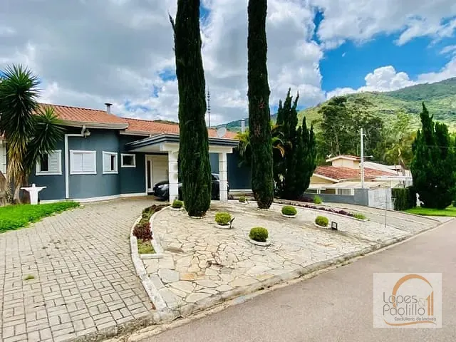 Casa com 1040m² 3 quartos e 4 banheiros, à venda, no bairro Condomínio Flamboyant-B em Atibaia