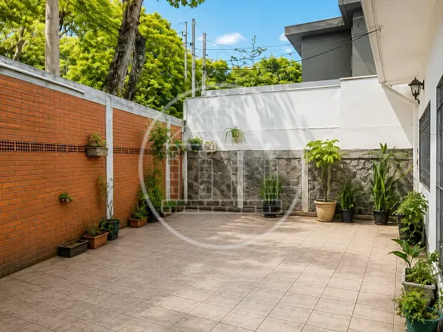 Casa à venda ou para alugar, no bairro Jardim Promissão em São Paulo