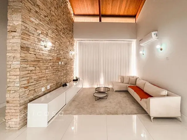 Casa com 720m² 4 quartos e 5 banheiros, à venda ou para alugar, no bairro Condomínio Reserva do Paratehy em São José dos Campos