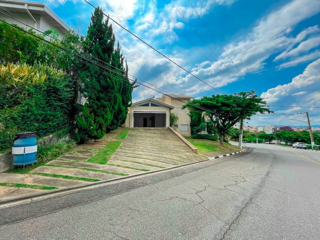 Foto do Casa - Casa no condomínio Condomínio Euroville 1 para venda com 3 quartos, sendo 3 suítes, 450m² | Lares e Andares Imóveis