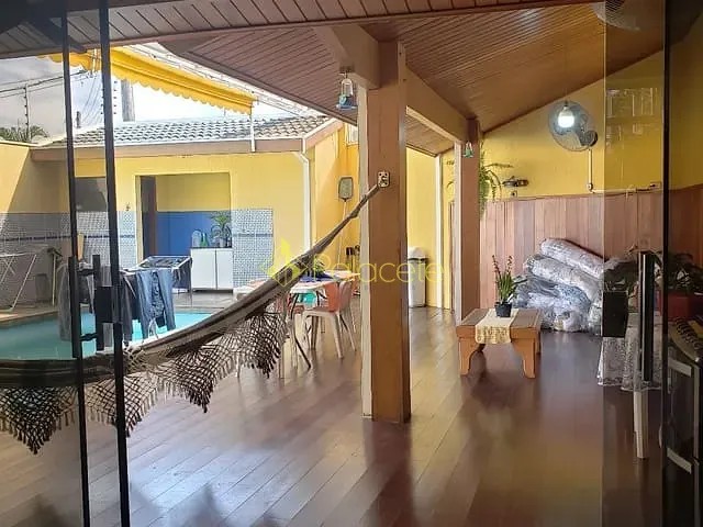 Casa com 300m² 3 quartos e 3 banheiros, à venda, no bairro Vila São José em Taubaté
