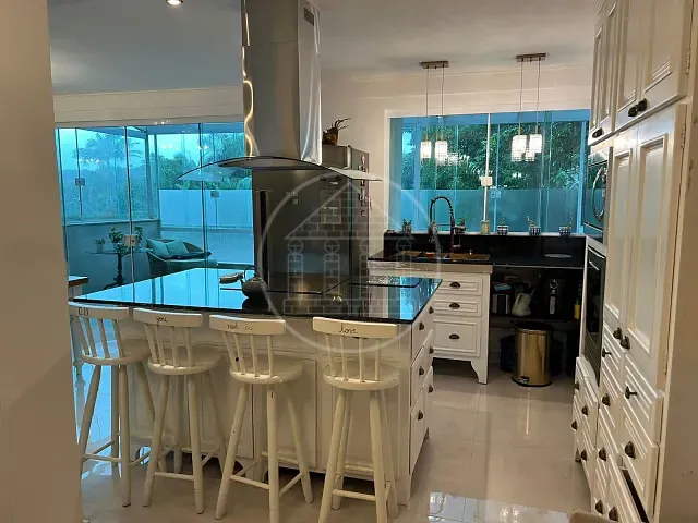 Casa com 300m² 4 quartos e 6 banheiros, à venda ou para alugar, no bairro Brooklin Paulista em São Paulo