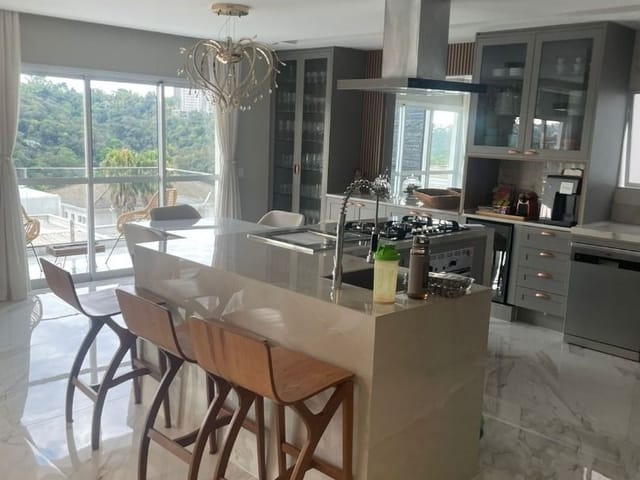 Casa com 460m² 5 quartos e 7 banheiros, à venda, no bairro Alphaville em Santana de Parnaíba
