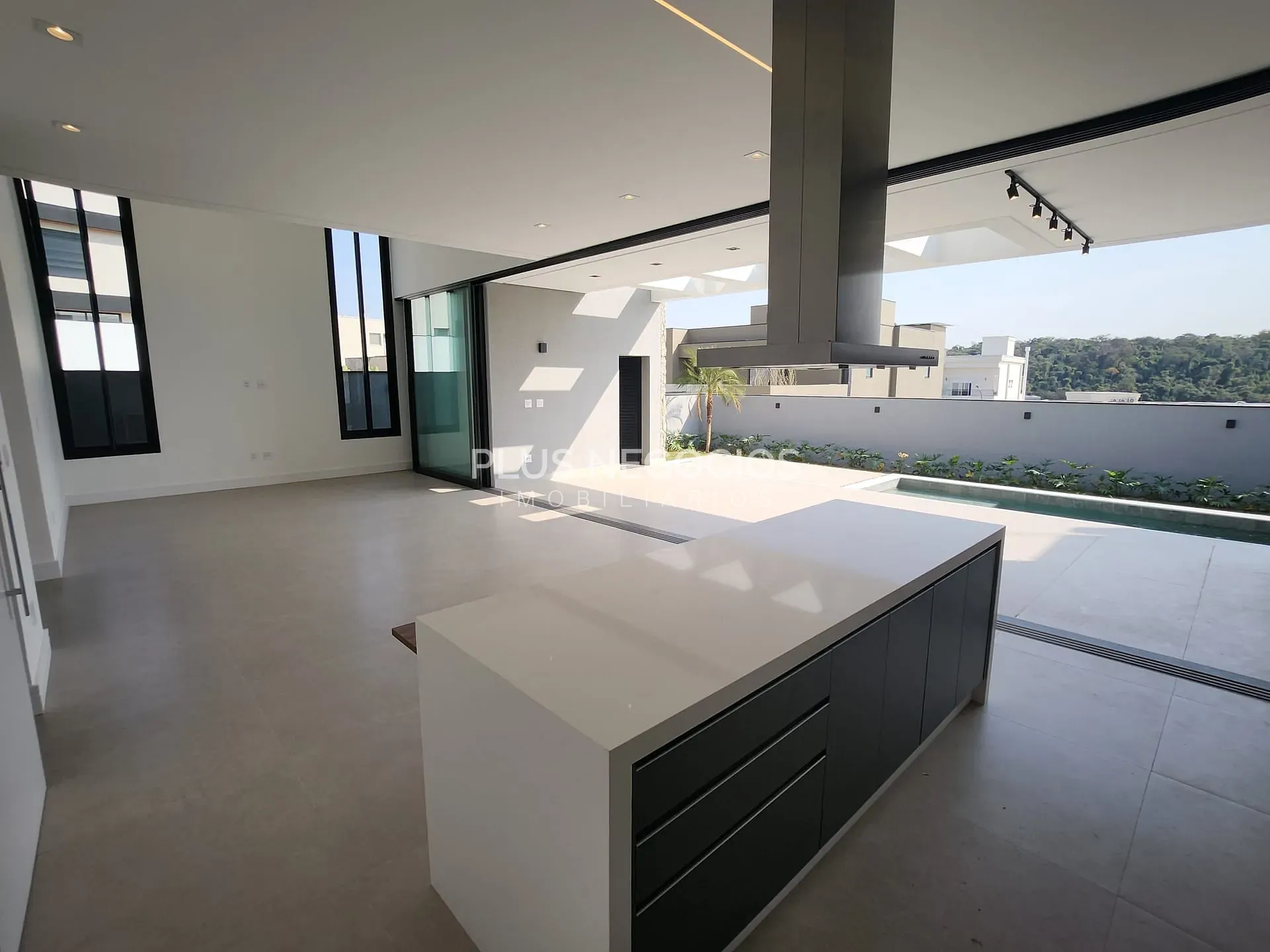 Casa, 4 quartos, 323 m² - Foto 2