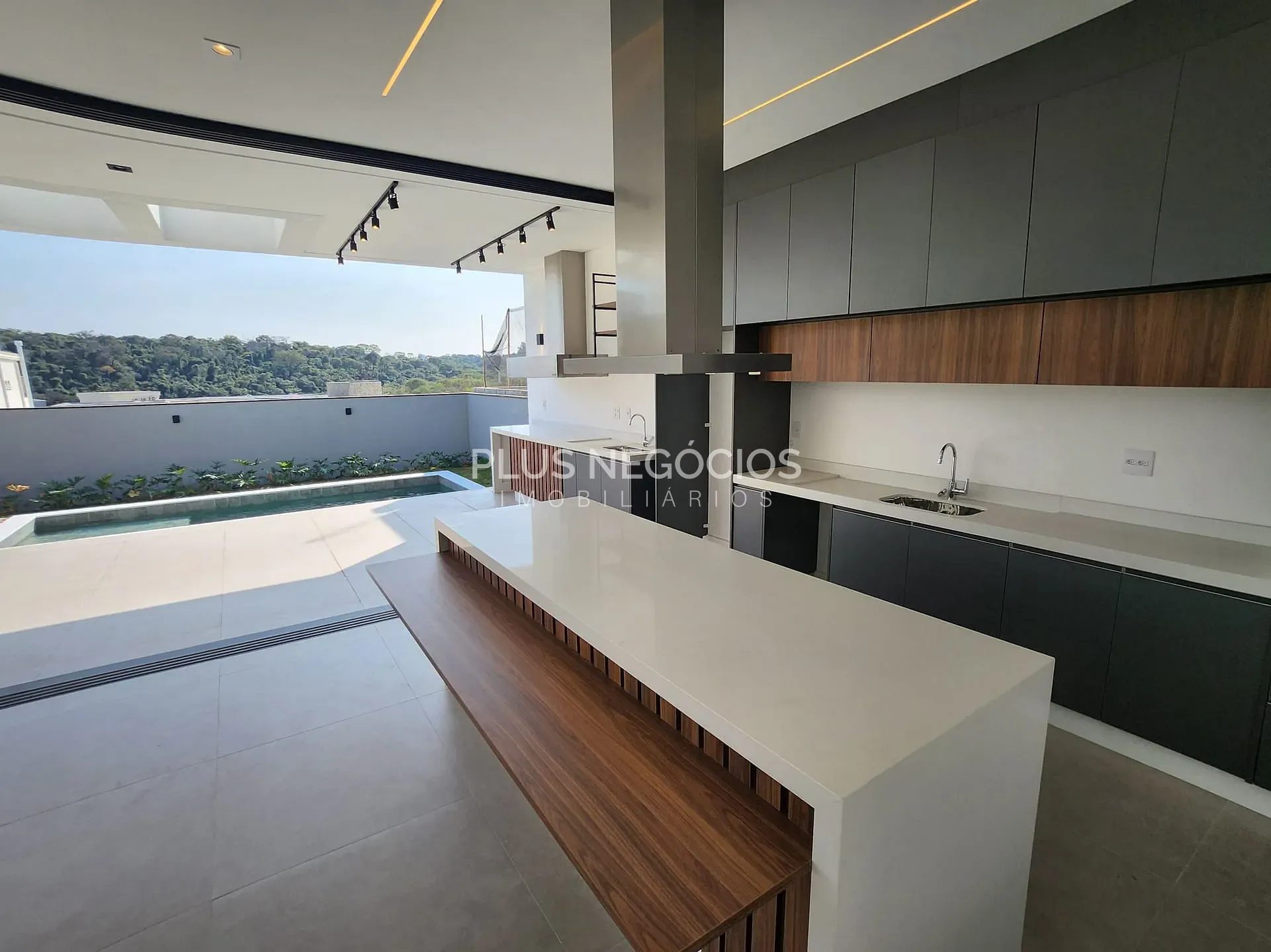 Casa, 4 quartos, 323 m² - Foto 1
