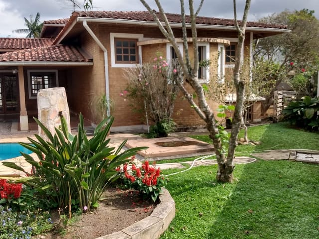 Casa com 416m² 2 quartos e 3 banheiros, à venda, no bairro Jardim Carolina em Ubatuba