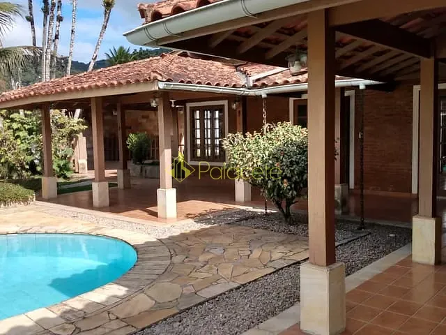 Casa com 416m² 2 quartos e 3 banheiros, à venda, no bairro Jardim Carolina em Ubatuba