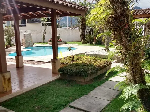 Casa com 416m² 2 quartos e 3 banheiros, à venda, no bairro Jardim Carolina em Ubatuba