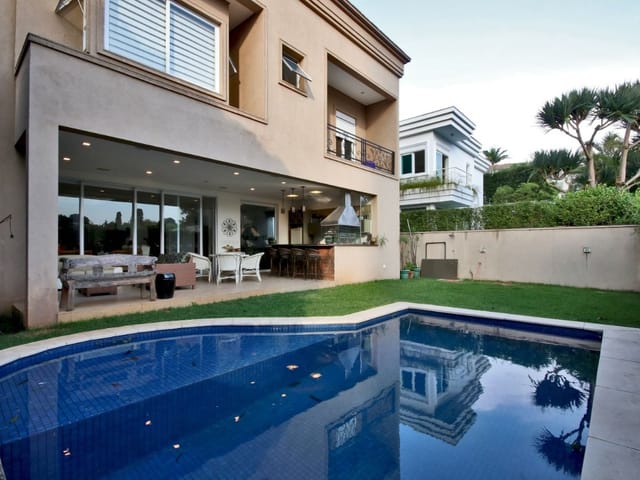 Casa 4 quartos e 6 banheiros, à venda ou para alugar, no bairro Alphaville Residencial Um em Barueri