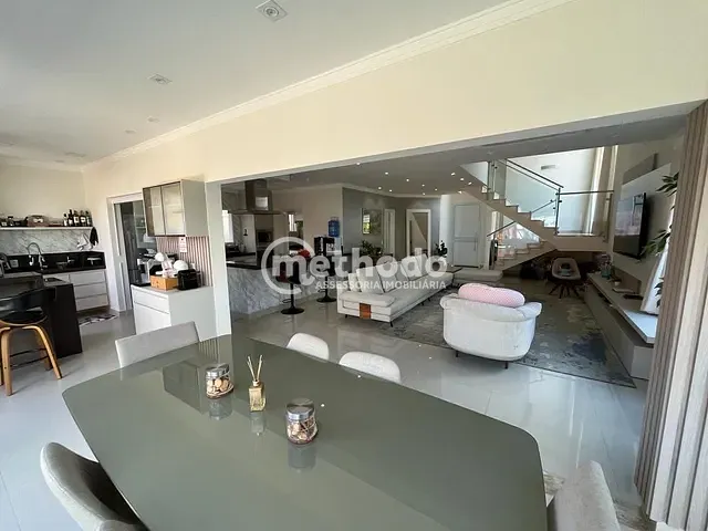 Casa com 300m² 3 quartos e 5 banheiros, à venda, no bairro Roncáglia em Valinhos