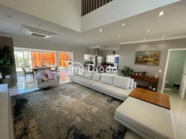 Casa com 300m² 3 quartos e 5 banheiros, à venda, no bairro Roncáglia em Valinhos