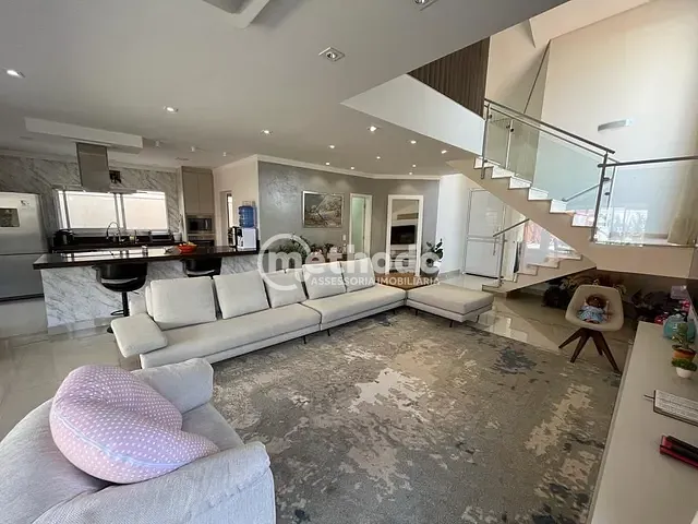 Casa com 300m² 3 quartos e 5 banheiros, à venda, no bairro Roncáglia em Valinhos