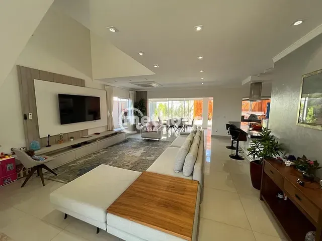 Casa com 300m² 3 quartos e 5 banheiros, à venda, no bairro Roncáglia em Valinhos