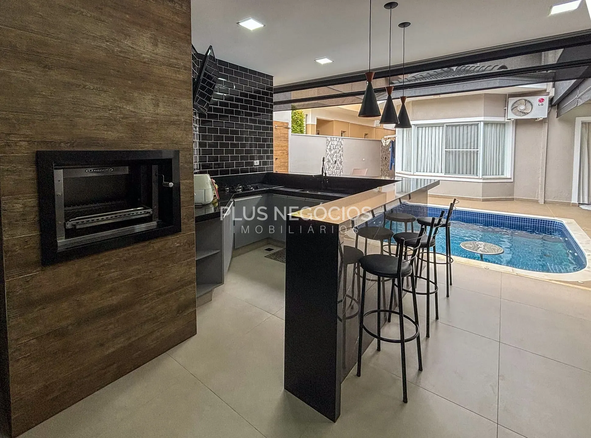 Casa, 3 quartos, 234 m² - Foto 2