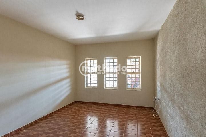 Casa, 3 quartos, 230 m² - Foto 2