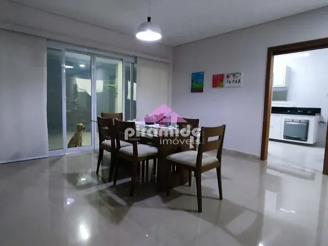 Casa com 252m² 3 quartos e 3 banheiros, à venda, no bairro Condomínio Residencial Mantiqueira em São José dos Campos