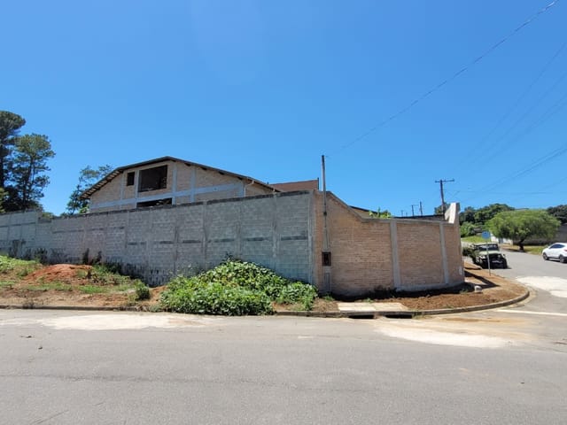 Casa 3 quartos e 3 banheiros, à venda, no bairro Vitória Vale III em Pindamonhangaba
