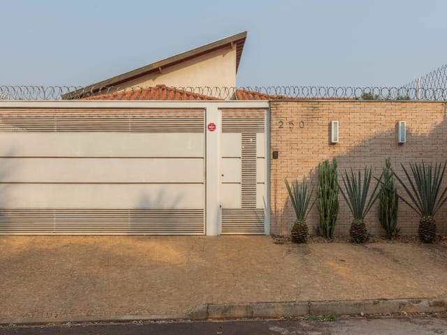 Foto do Casa - Casa tipo para venda em Residencial São Judas Tadeu com 3 quartos, sendo 2 suítes, 178m² | Lares e Andares Imóveis