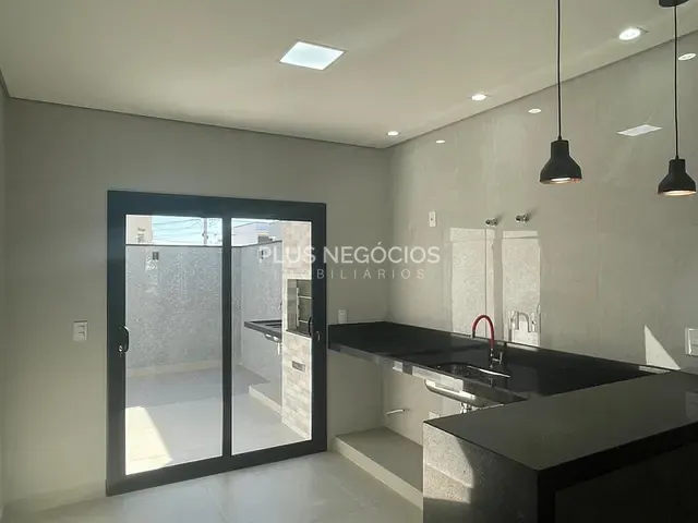 Casa com 154m² 3 quartos e 3 banheiros, à venda, no bairro Caguassu em Sorocaba