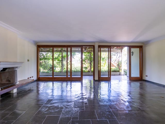 Casa com 352m² 5 quartos e 4 banheiros, à venda, no bairro Jardim Leonor em São Paulo