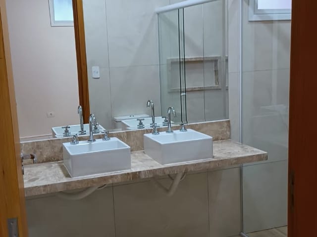 Casa com 326m² 3 quartos e 4 banheiros, à venda, no bairro Piracangaguá em Taubaté