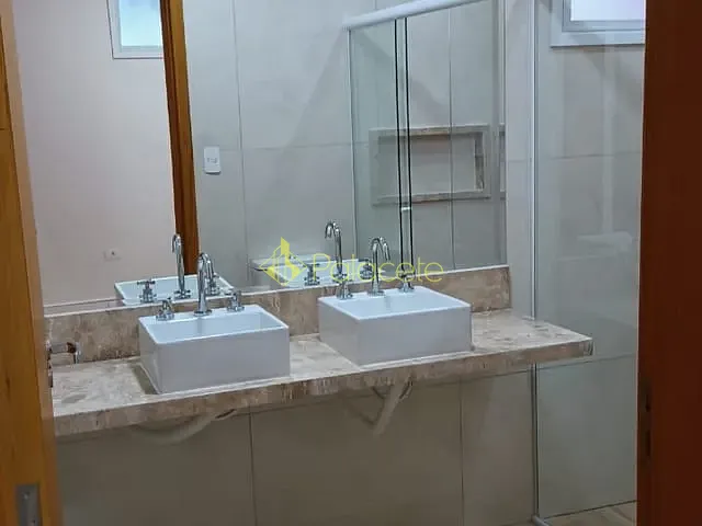 Casa com 326m² 3 quartos e 4 banheiros, à venda, no bairro Piracangaguá em Taubaté